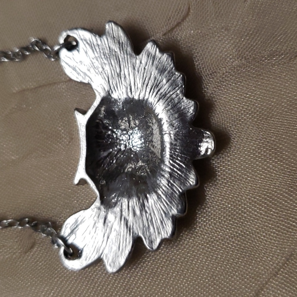 Vintage Beautiful Silver Tone Owl Pendant Necklace. - Picture 5 of 7